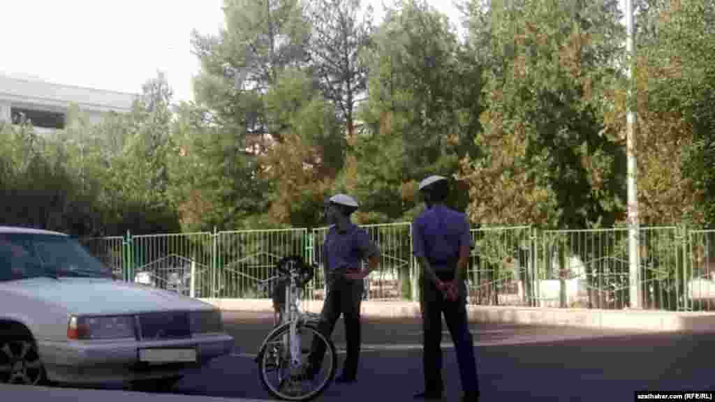 Дорожная полиция патрулирует улицы Ашхабада, сентябрь, 2020