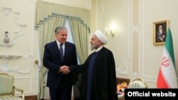 حسن روحانی، رئیس جمهوری اسلامی ایران، در دیدار با سراج‌الدین مهرالدین، وزیر خارجه تاجیکستان