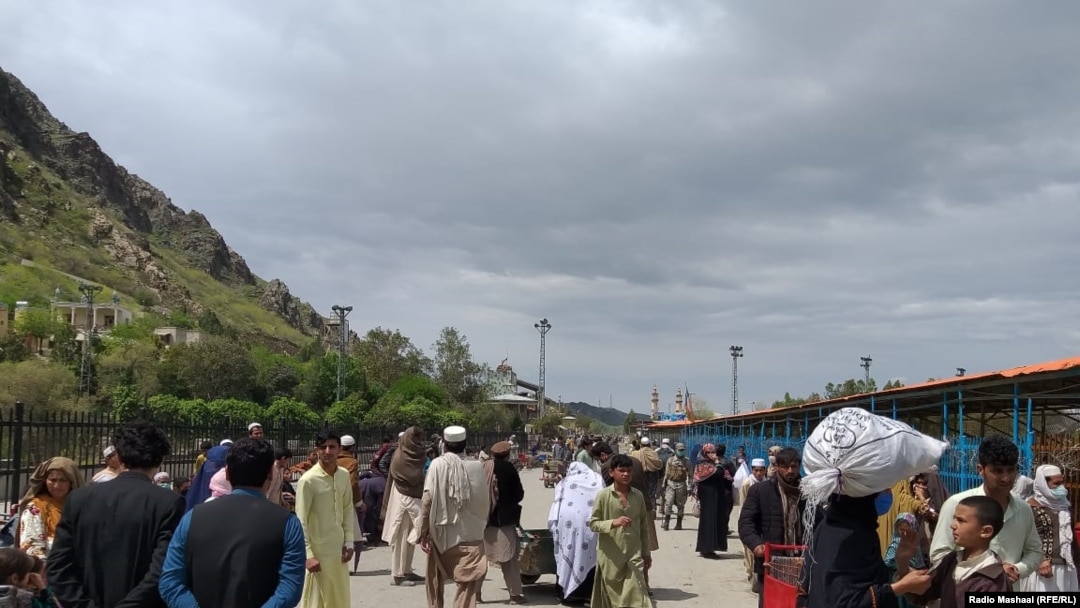 چارواکي وايي، د تورخم دواړو خواوو ته یې خلکو ته د تګ راتګ اجازه ورکړې ده - پخوانی انځور. 