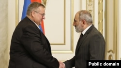 Armenia - Prime Minister Nikol Pashinian meets with Russia's Deputy Prime Minister Alexei Overchuk, Yerevan, September 13, 2024.