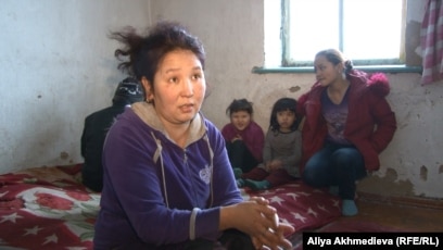 Ол әйелдерді жалады