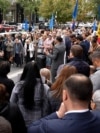 Cresc tarifele la energie, opoziția cere anticipate 