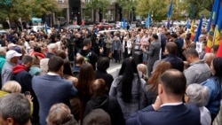 Cresc tarifele la energie, opoziția cere anticipate 