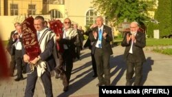 Svečano unošenje svete knjige Tore 