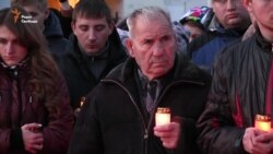 У Сумах запалили сотні свічок на згадку про жертв Голодомору (відео)