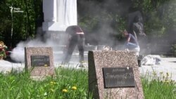 У Харкові пошкодили братську могилу. Зникла зірка з кольорового металу (відео)