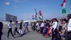 Студенты Худжанда вышли на митинг в поддержку референдума