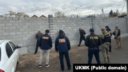 УКМК менен ИИМдин кызматкерлеринин уюшкан кылмыштуу топтордун ишмердүүлүгүнө каршы операциясы. Атайын кызмат тараткан сүрөт.