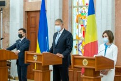 Klaus Iohannis, Maia Sandu și volodimir Zelenski la Chisinau, 27 august 2021.