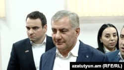 Armenia - Samvel Karapetian arrives in court, April 17, 2026.