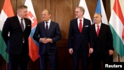 Участники саммит Вишеградской группы в Праге 6 марта 2024, слева направо: Роберт Фицо (Словакия), Дональд Туск (Польша), Петр Фиала (Чехия), Виктор Орбан (Венгрия)