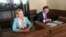 Анжаліка Борыс (зьлева) на судзе