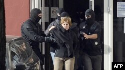 Pamje gjatë arrestimit të një lidereje të grupit ETA në Francë në vitin 2012