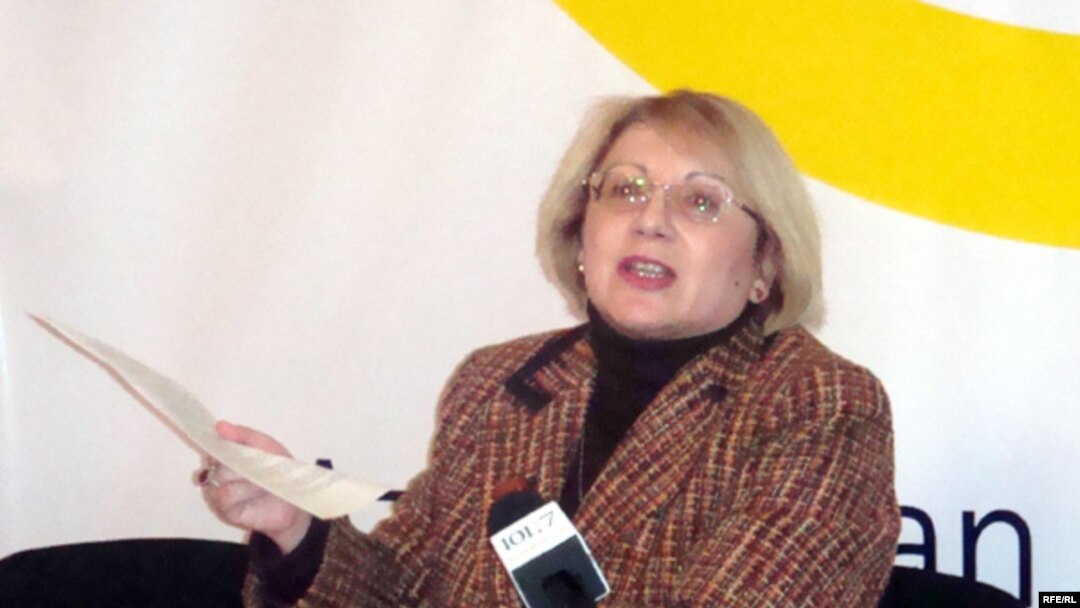 Leyla Yunus deyir ki, bu vaxta qədər siyasi məhbus probleminin həll edilməməsinə hakimiyyətin xarakteri imkan vermir