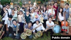  Cateura şəhərinin uşaq ansamblı