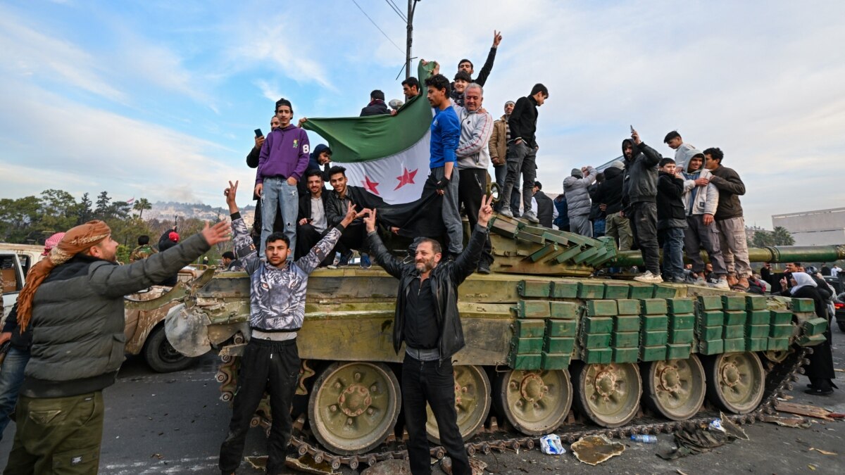 Бунтовниците в Сирия обявиха контрол над столицата Дамаск след бърза