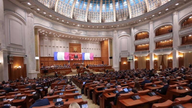 Moțiunea de cenzură „România nu este de vânzare” a fost citită în Parlament. AUR invită PSD să o semneze