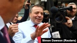 Biznismeni, Arron Banks.