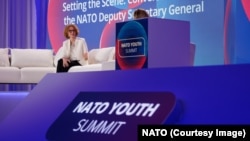 Zamjenica generalnog sekretara NATO Radmila Šekerinska na NATO Samitu mladih u Budvi