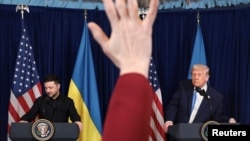 Прэзыдэнт Украіны Ўладзімір Зеленскі і прэзыдэнт ЗША Дональд Трамп пасьля перамоваў у ЗША. 28 сьнежня 2025