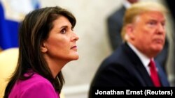 Nikki Haley dhe Donald Trump.