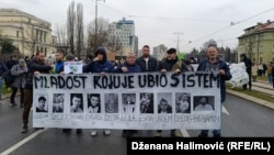 Jedan od transparenata na protestu u Sarajevu, 21. februara 2026.