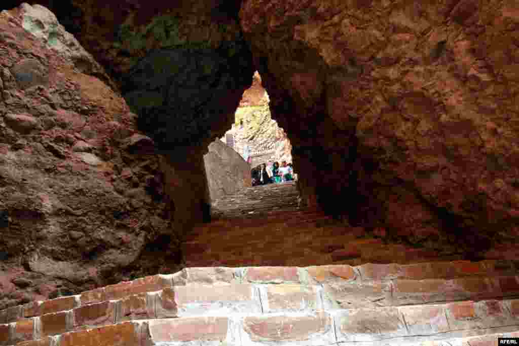 Naxçıvanda sirli "Əshabu-Kəhf" mağarası #8