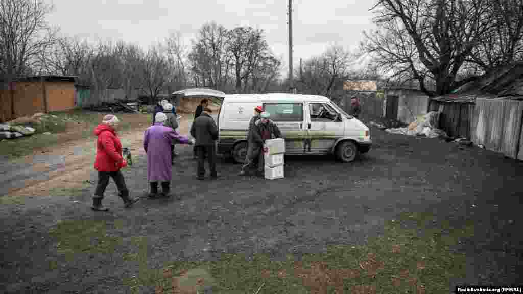 Зараз у&nbsp;Вискривому проживають лише декілька людей. У селі відсутні магазин та медичний пункт, натомість зберігається постійна загроза обстрілів