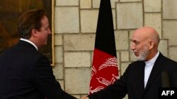 Дэвід Кэмэран і прэзыдэнт Аўганістану Хамід Карзай