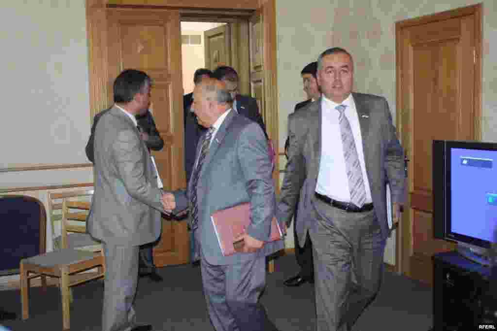 Он сӯи девори парлумон #103