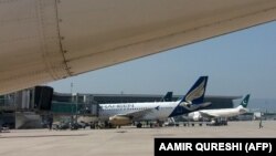ادارۀ هوانوردی ملکی پاکستان اعلام کرد که پروازهای خارجی را فردا یکشنبه (۹ ماه آگست) از سر میگیرد.