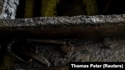 Imagine generică, dintr-o fabrică de procesare a grafitului, din Ucraina.