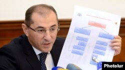 Armenia - Finance Minister Vartan Aramian speaks at a news conference in Yerevan, 25Sep2017.