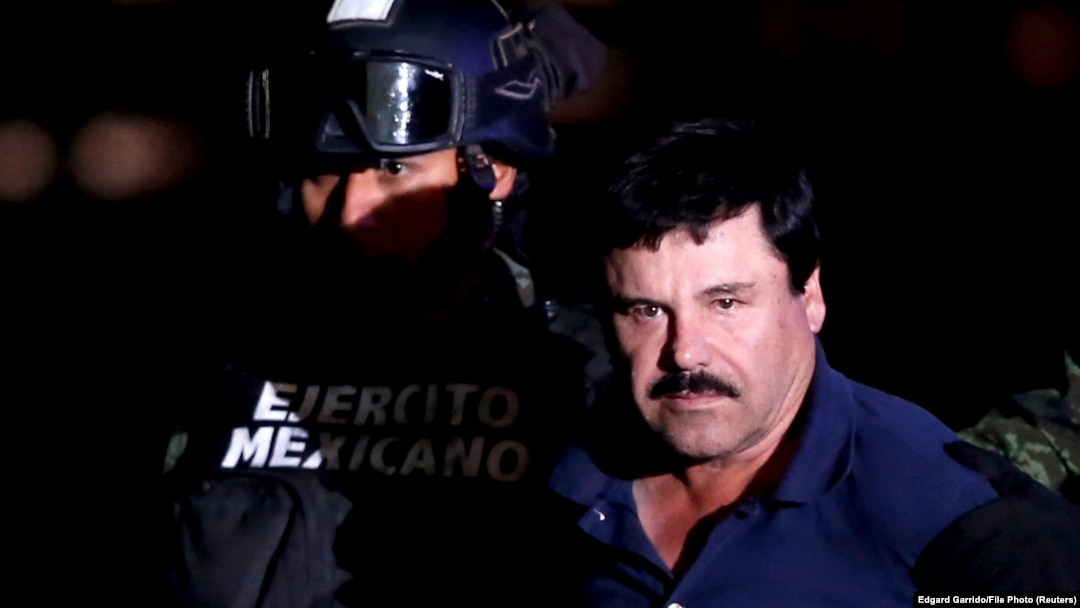 "El Chapo" Guzman u pratnji policije