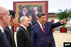 Xi și Putin la o expoziție consacrată relațiilor bilaterale, la Beijing, pe 20 mai.