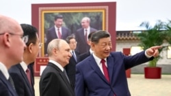 Владимир Путин и Си Цзиньпин на выставке, посвященной российско-китайским отношениям. Пекин, 20 мая 2026
