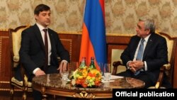 Armenia - President Serzh Sarkisian (R) meets with Sergey Zheleznyak, a senior member of the ruling United Russia party, in Yerevan, 27Nov2017.