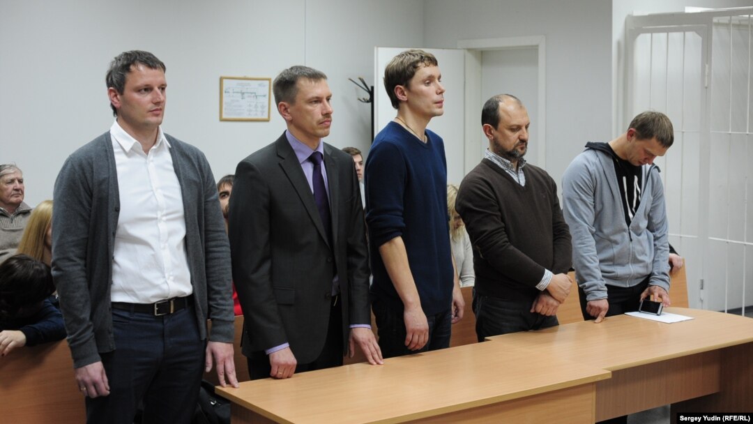Обвиняемые под делу "о земле" перед взятием под стражу