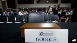 Google menecerləri Senat komitəsində