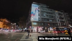 Ruski Gasprom drži monopol na gasnom tržištu Srbije više od četvrt veka. Na fotografiji: bilbord ruske kompanije Gasprom u centru Beograda, 26. novembra 2024.