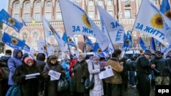 Ілюстраційне фото. Вкладники банків, що луснули, протестують під будівлею Верховної Ради. Київ, 15 листопада 2016 року