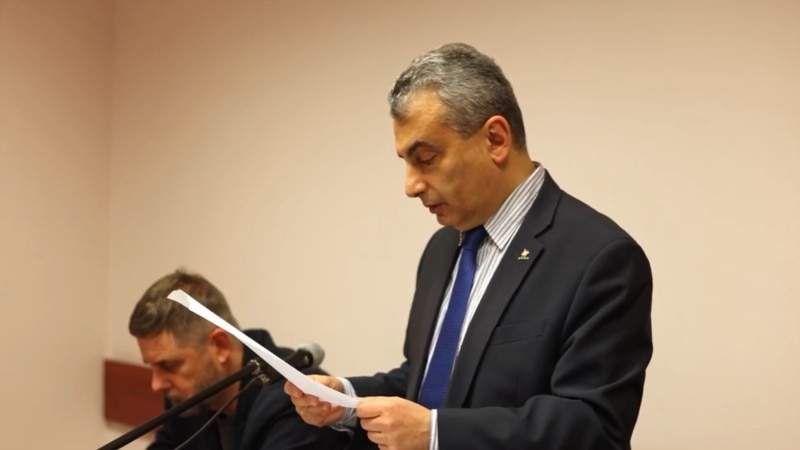 Lev Šlosberg obsojen na 420 ur obveznega dela zaradi kršitve obveznosti "tujega agenta"