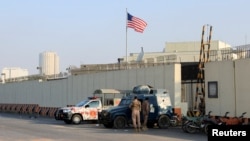 Поліція та парамілітарні служби біля генерального консульства США в Карачі, 2 березня 2026 року