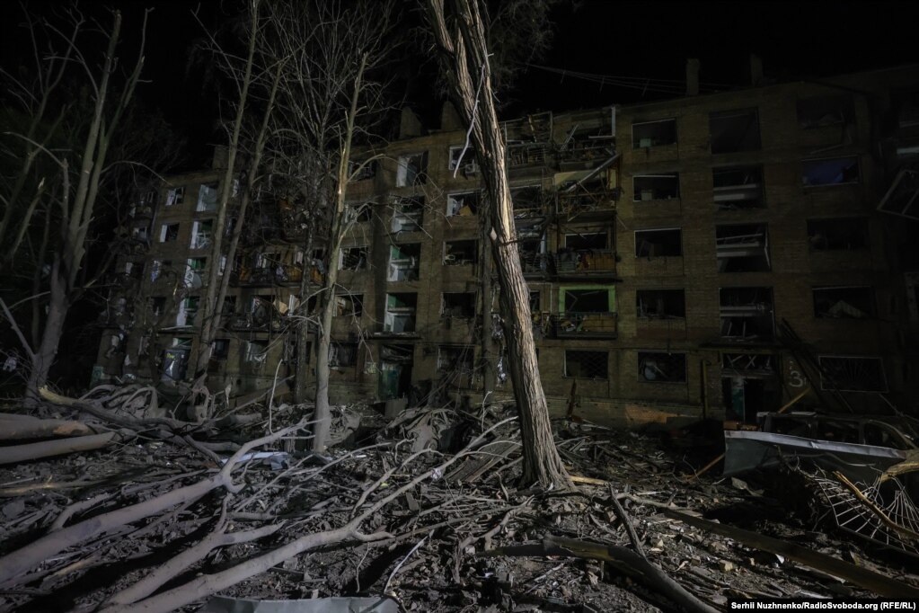 Вибухова хвиля повалила дерева та пошкодила будинки