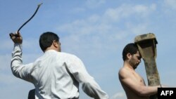 Наказание поркой в Иране (архив)