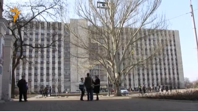 Донецк: здание Областной администрации снова под контролем властей