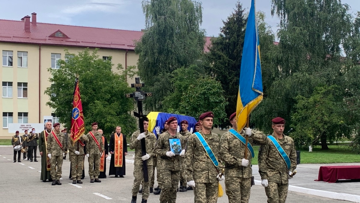 Українці попрощались із «кіборгом», який один із останніх загинув у Донецькому аеропорту - Vimarsana News
