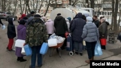 Пятигорск. Люди в очереди за водой. Фото: телеграм-канал главы города Дмитрий Ворошилова 