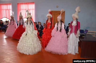 Чехиялық жастағы әйелдер Қынаптағы заттардың порно видеосы