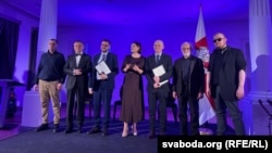 Ляўрэаты ўзнагародаў, атрыманых на калядным прыёме Сьвятланы Ціханоўскай